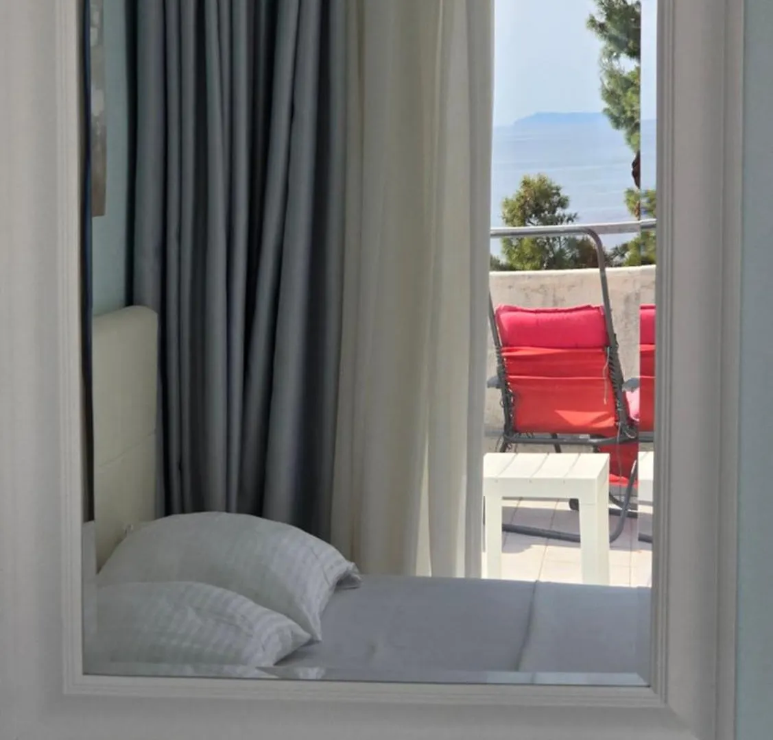 Azure Apartment Sea View Dhermi 0*,